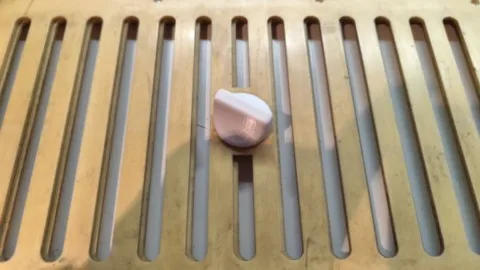 hymer , bouton de fermeture de trape aerations de porte