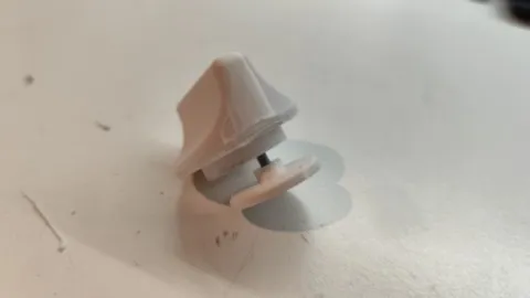 hymer , bouton de fermeture de trape aerations de porte